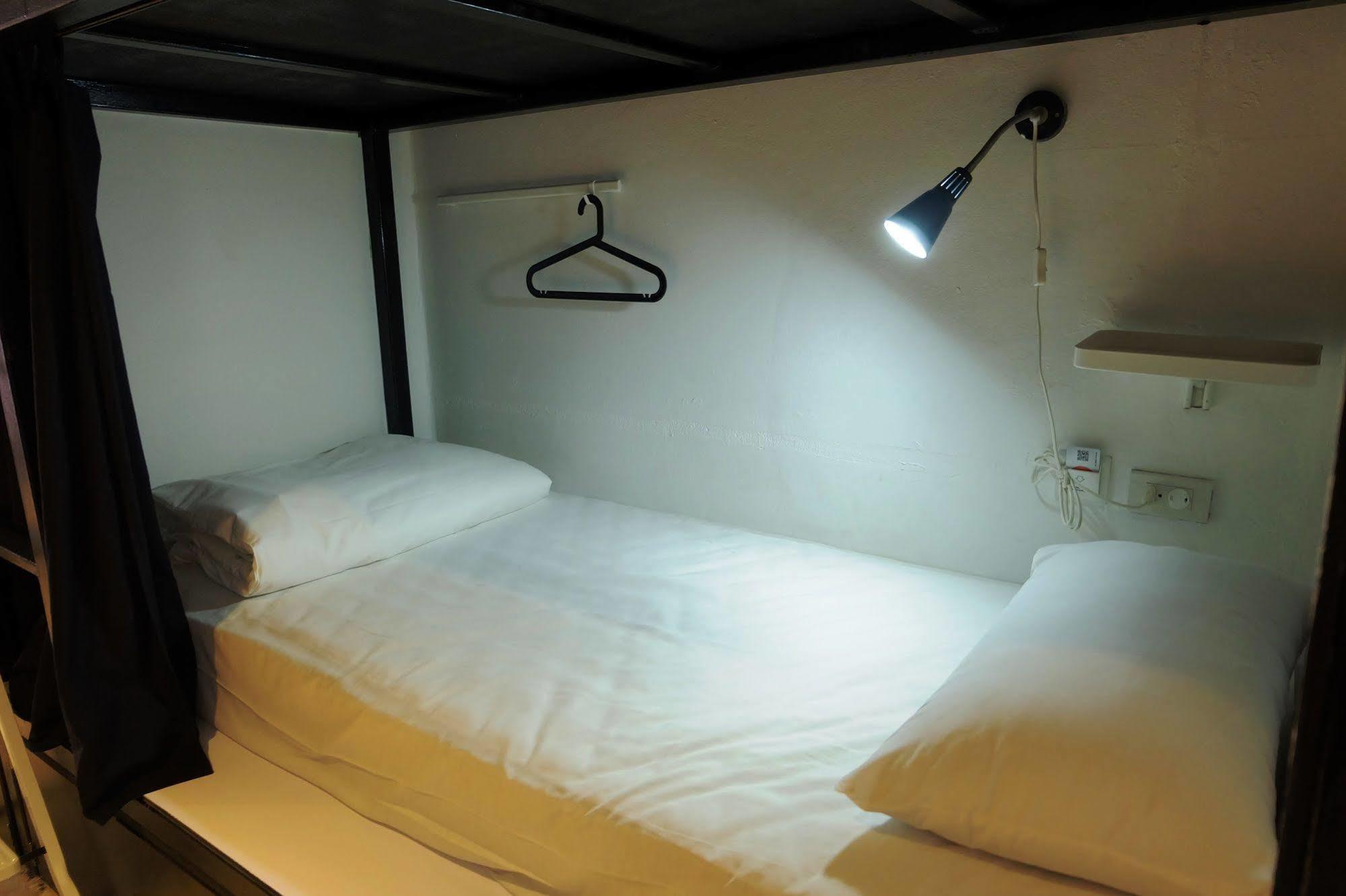 Seek Sleep Hostel Bangkok Extérieur photo