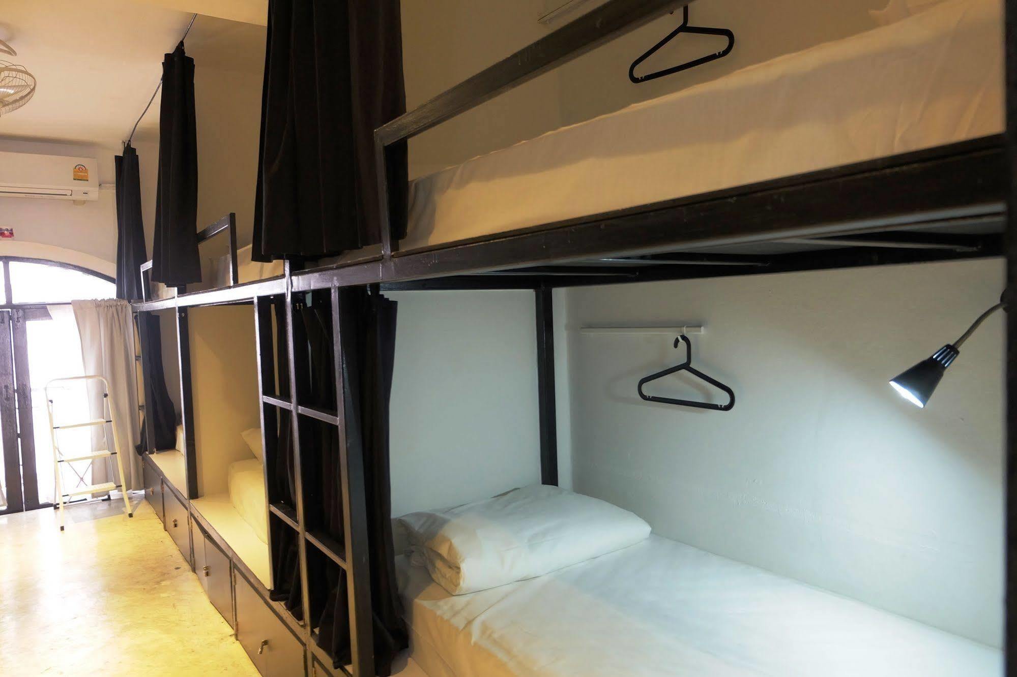 Seek Sleep Hostel Bangkok Extérieur photo