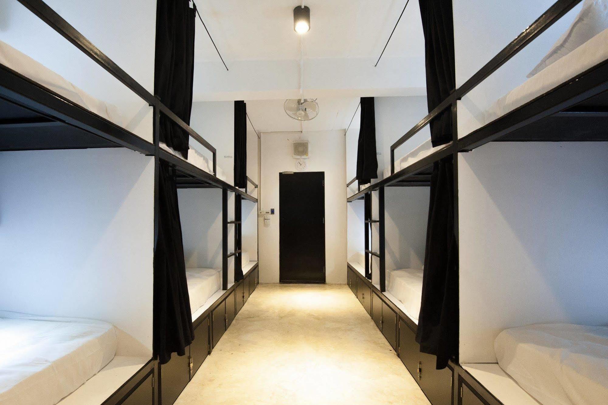 Seek Sleep Hostel Bangkok Extérieur photo